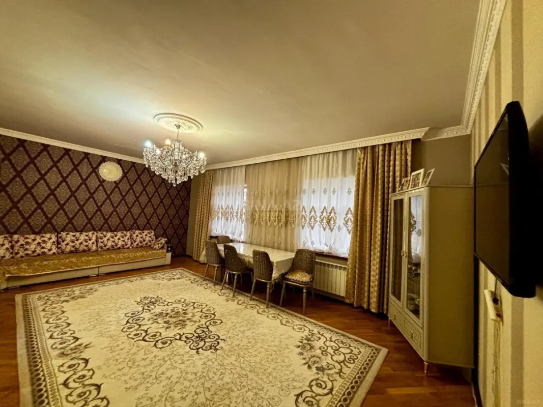Satılır 7 otaqlı həyət evi 397.7 m²