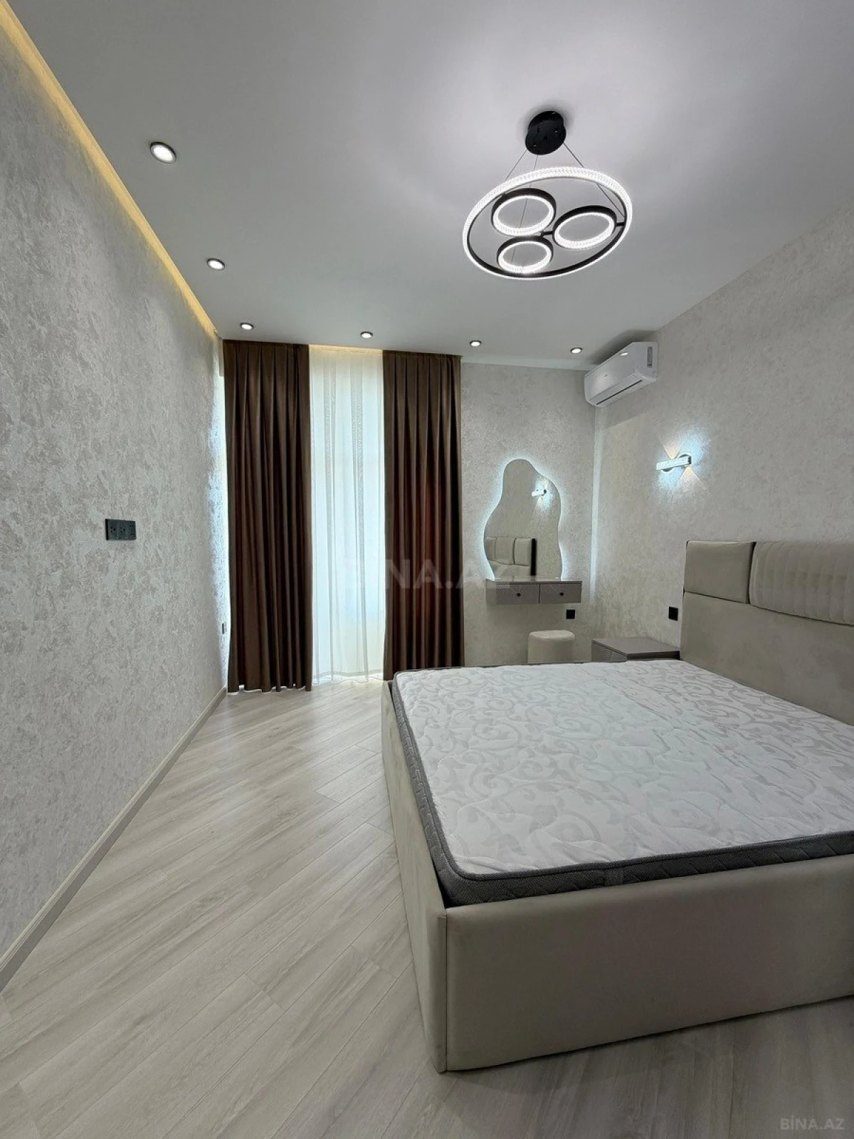 Satılır 2 otaqlı mənzil 80 m²