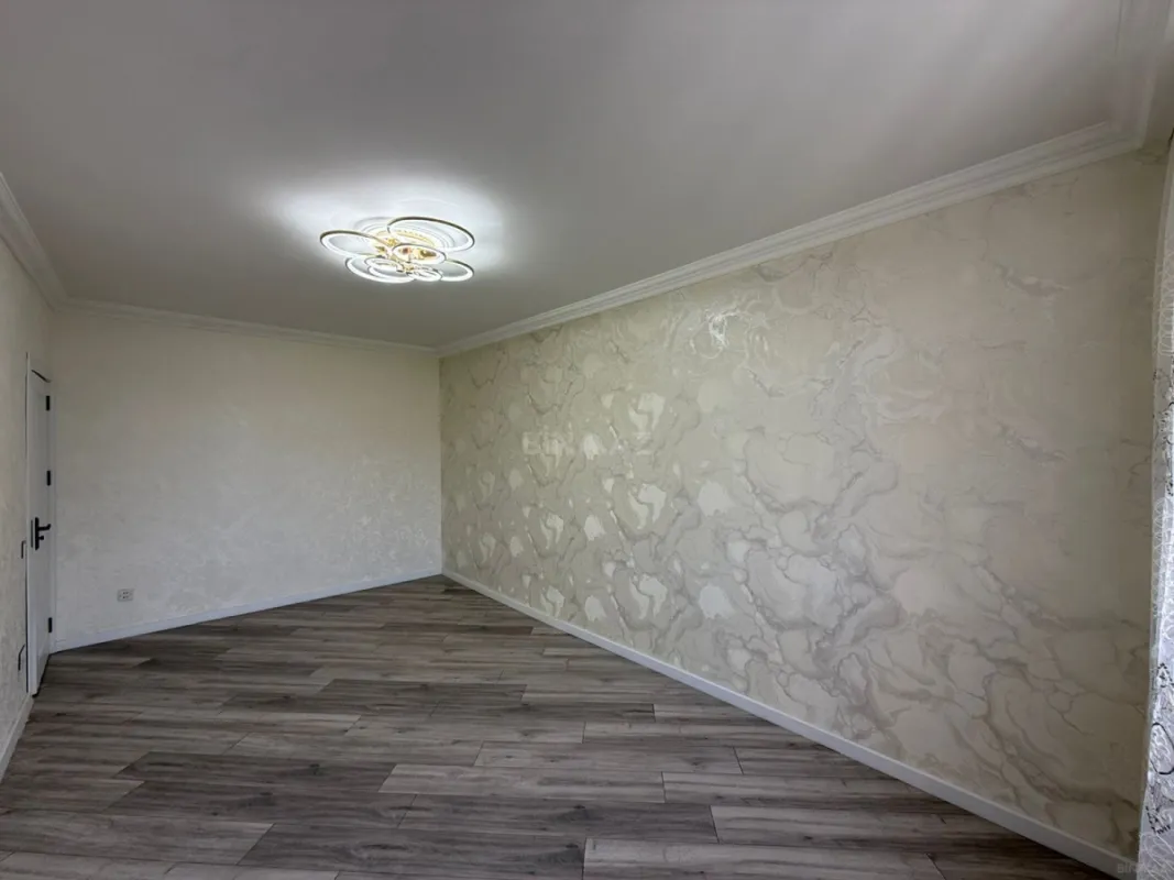Satılır 4 otaqlı mənzil 100 m²