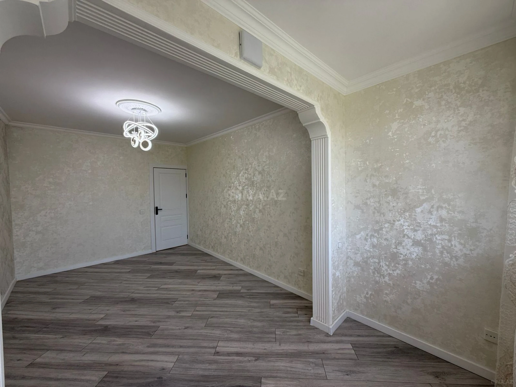 Satılır 4 otaqlı mənzil 100 m²