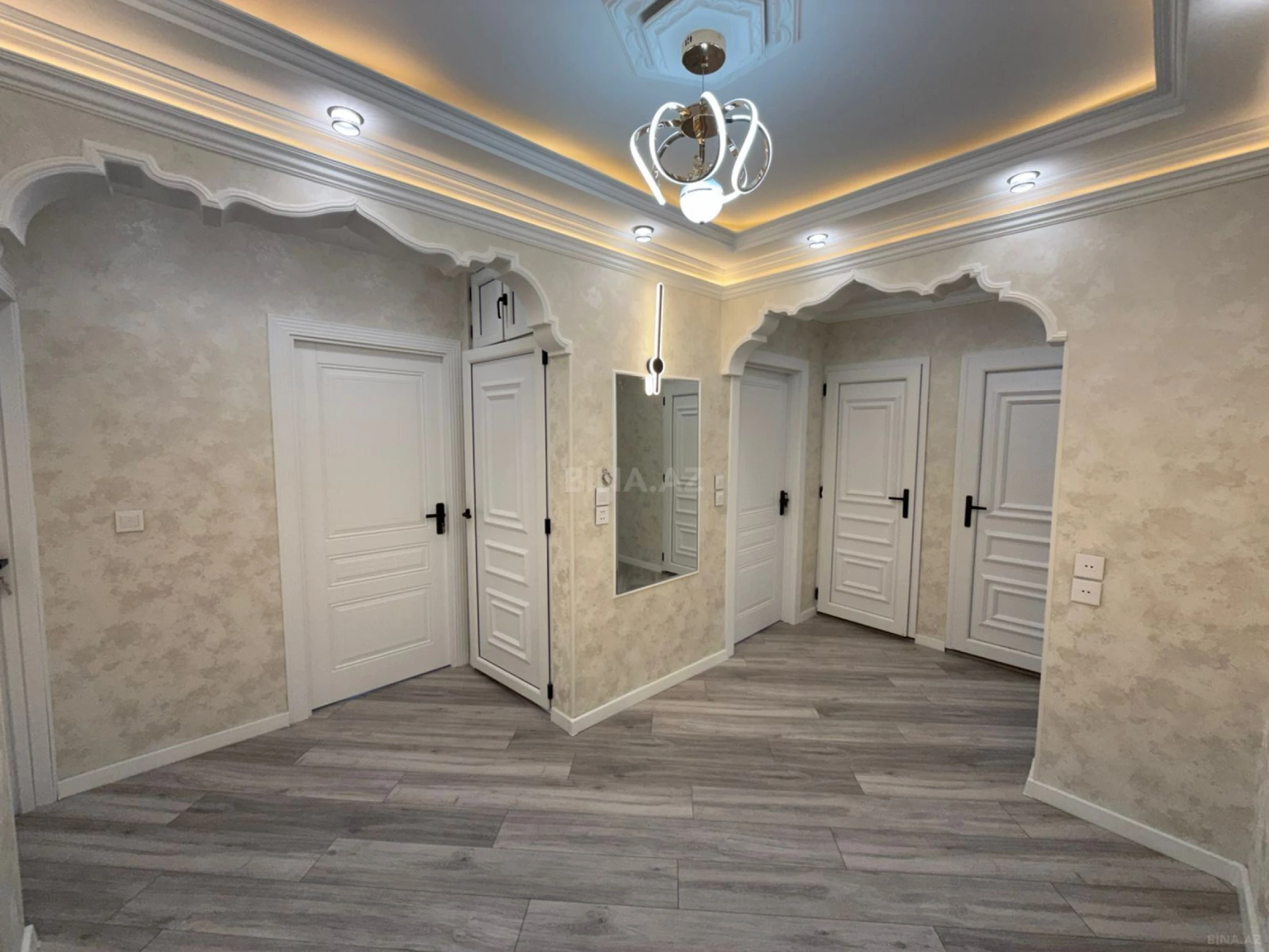 Satılır 4 otaqlı mənzil 100 m²