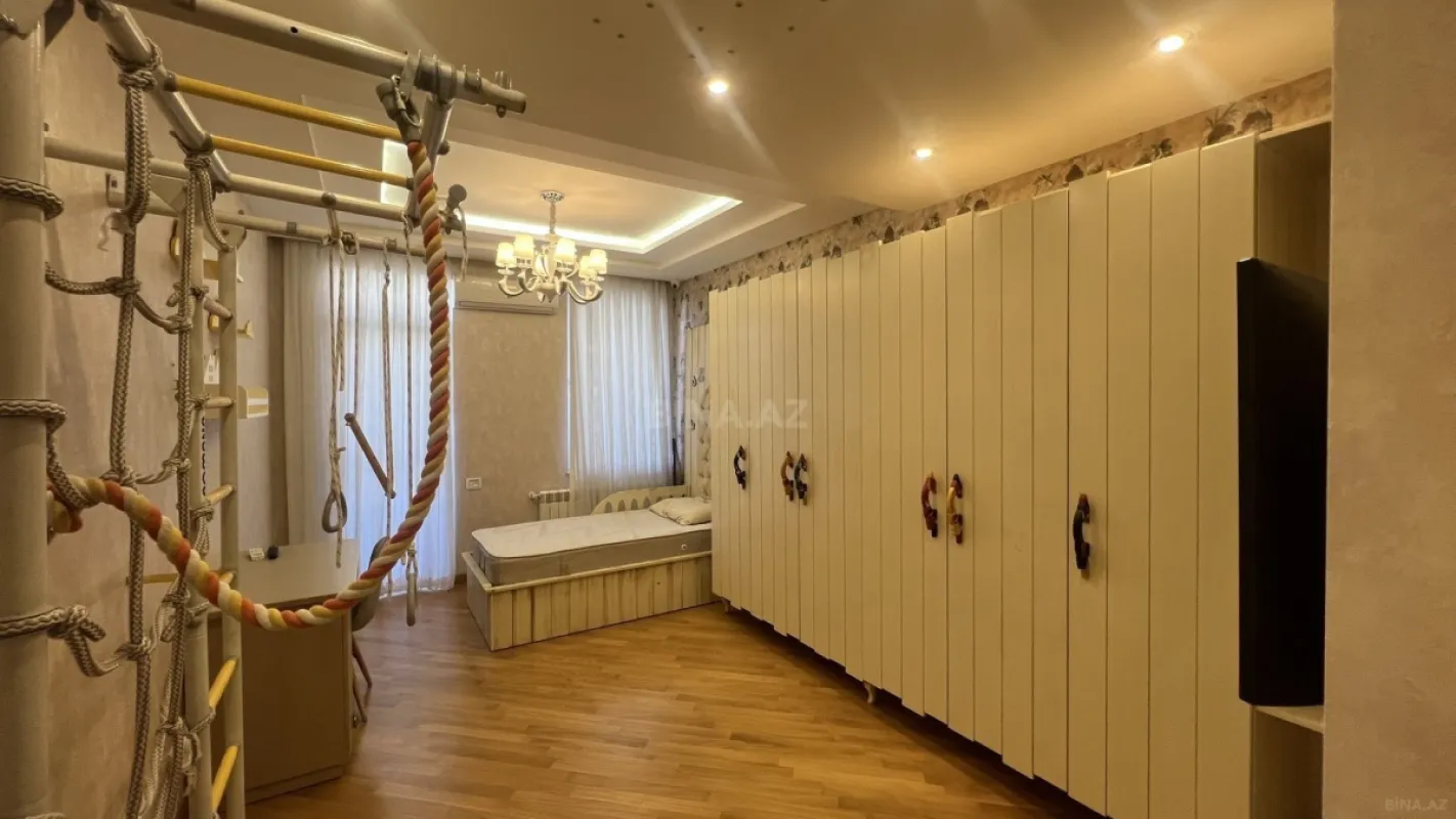 Kirayə verilir 4 otaqlı mənzil 180 m²