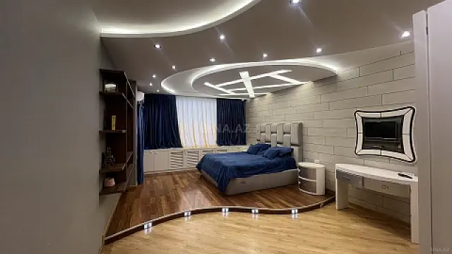Kirayə verilir 4 otaqlı mənzil 180 m²