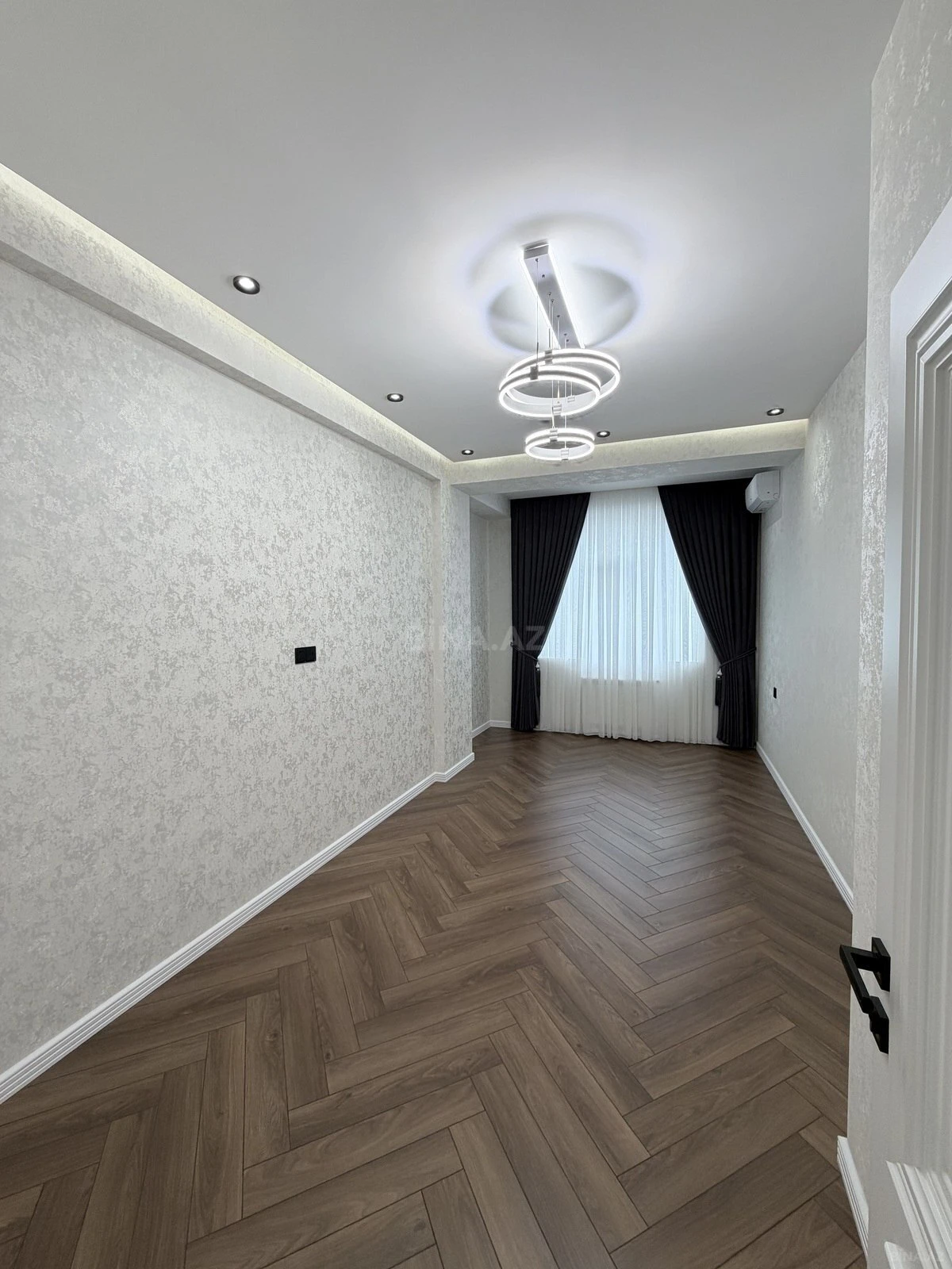 Satılır 3 otaqlı mənzil 105 m²