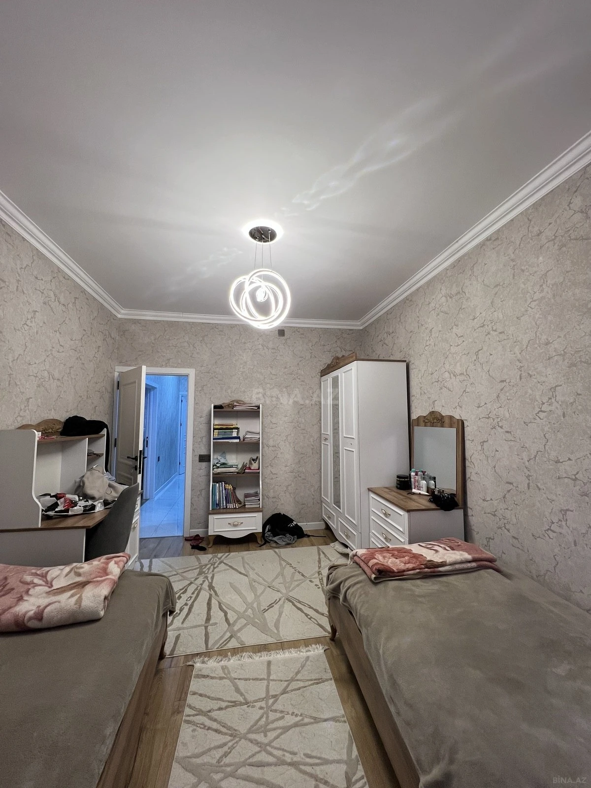 Satılır 4 otaqlı mənzil 110 m²