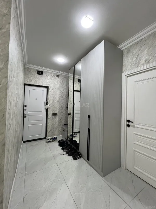 Satılır 4 otaqlı mənzil 110 m²