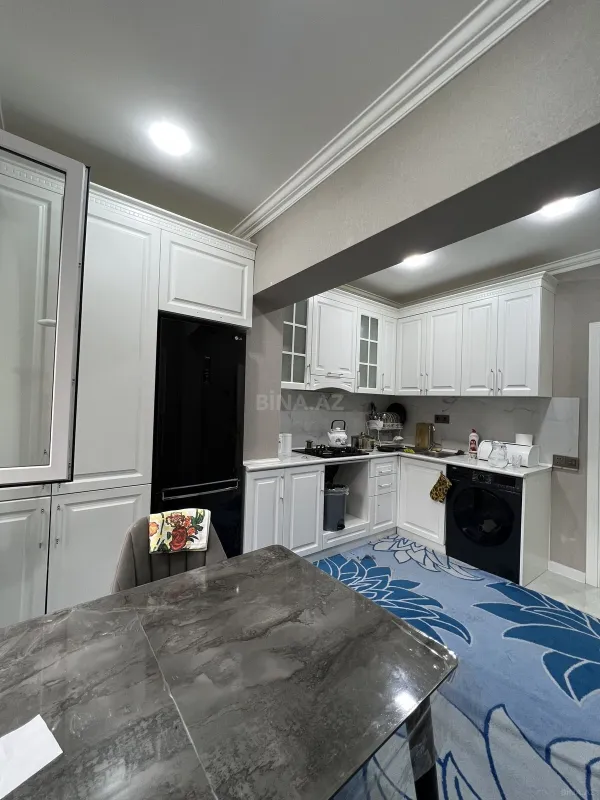 Satılır 4 otaqlı mənzil 110 m²