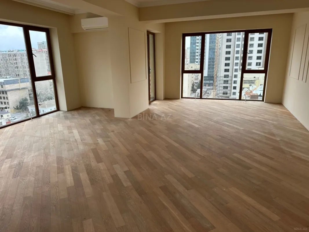 Satılır 4 otaqlı mənzil 182 m²