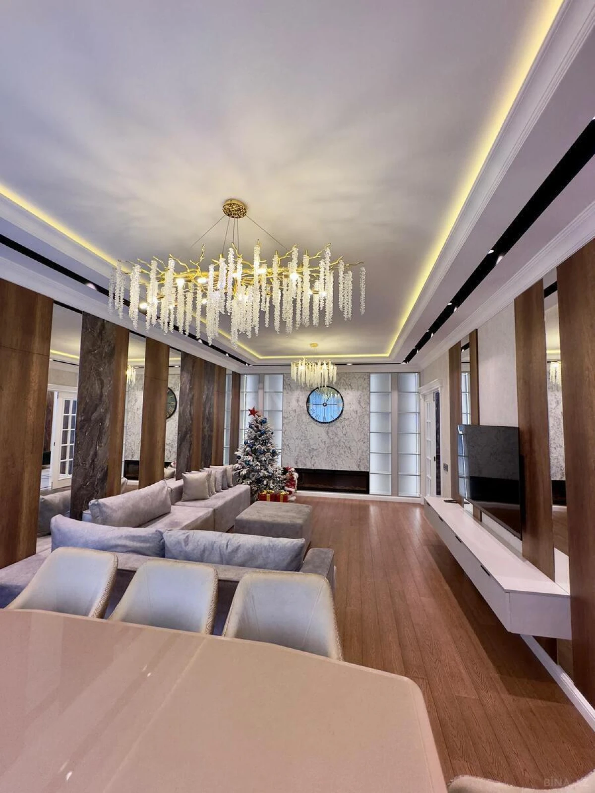 Kirayə verilir 2 otaqlı mənzil 105 m²