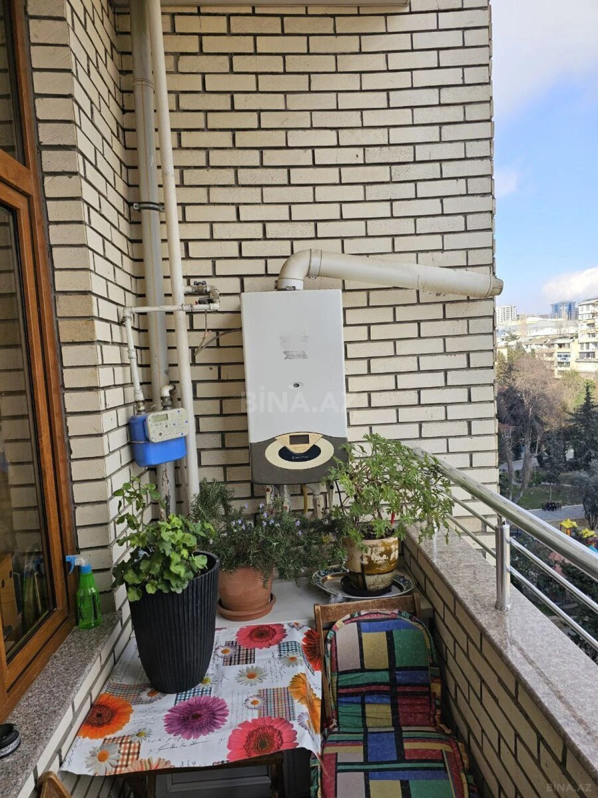 Satılır 7 otaqlı mənzil 373 m²