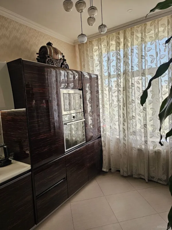 Satılır 7 otaqlı mənzil 373 m²