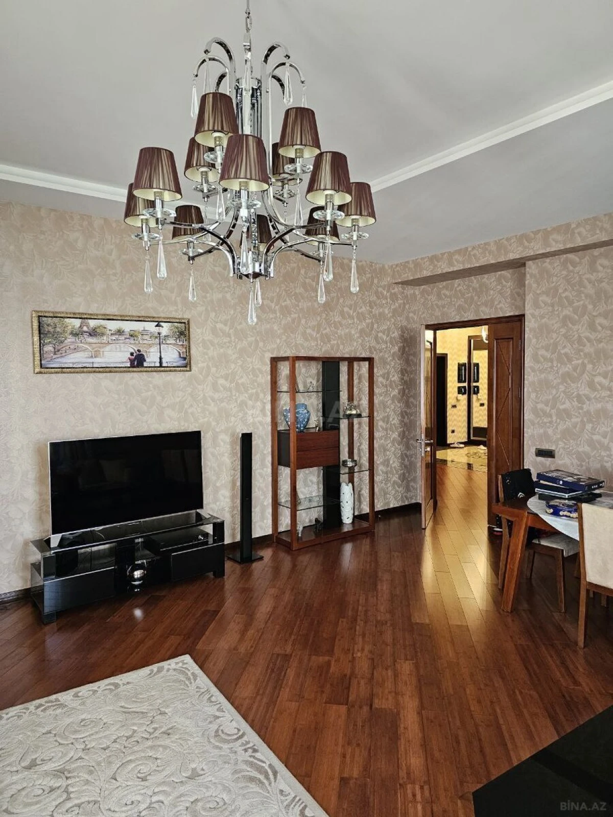 Satılır 7 otaqlı mənzil 373 m²