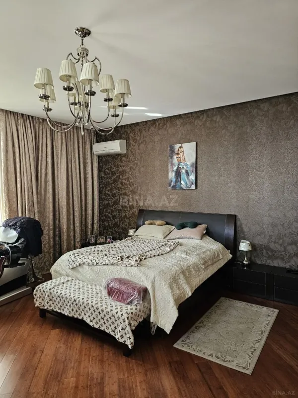 Satılır 7 otaqlı mənzil 373 m²