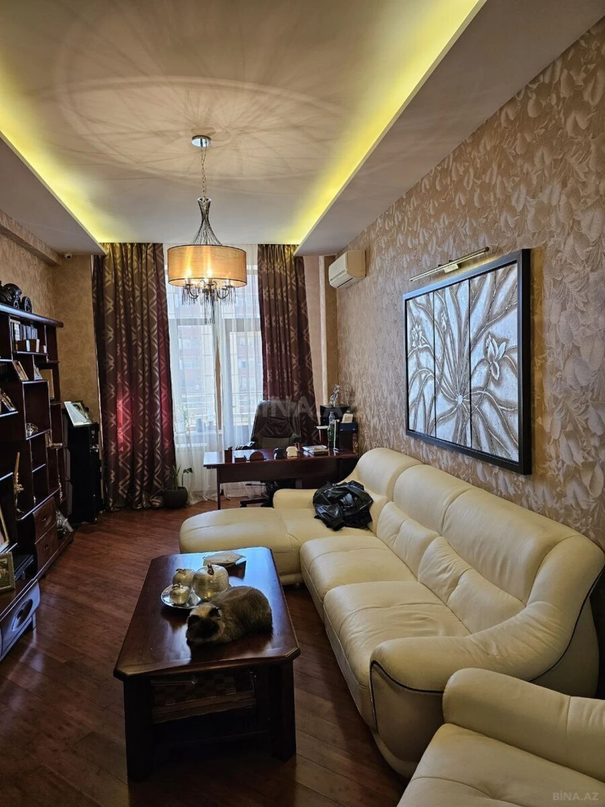 Satılır 7 otaqlı mənzil 373 m²