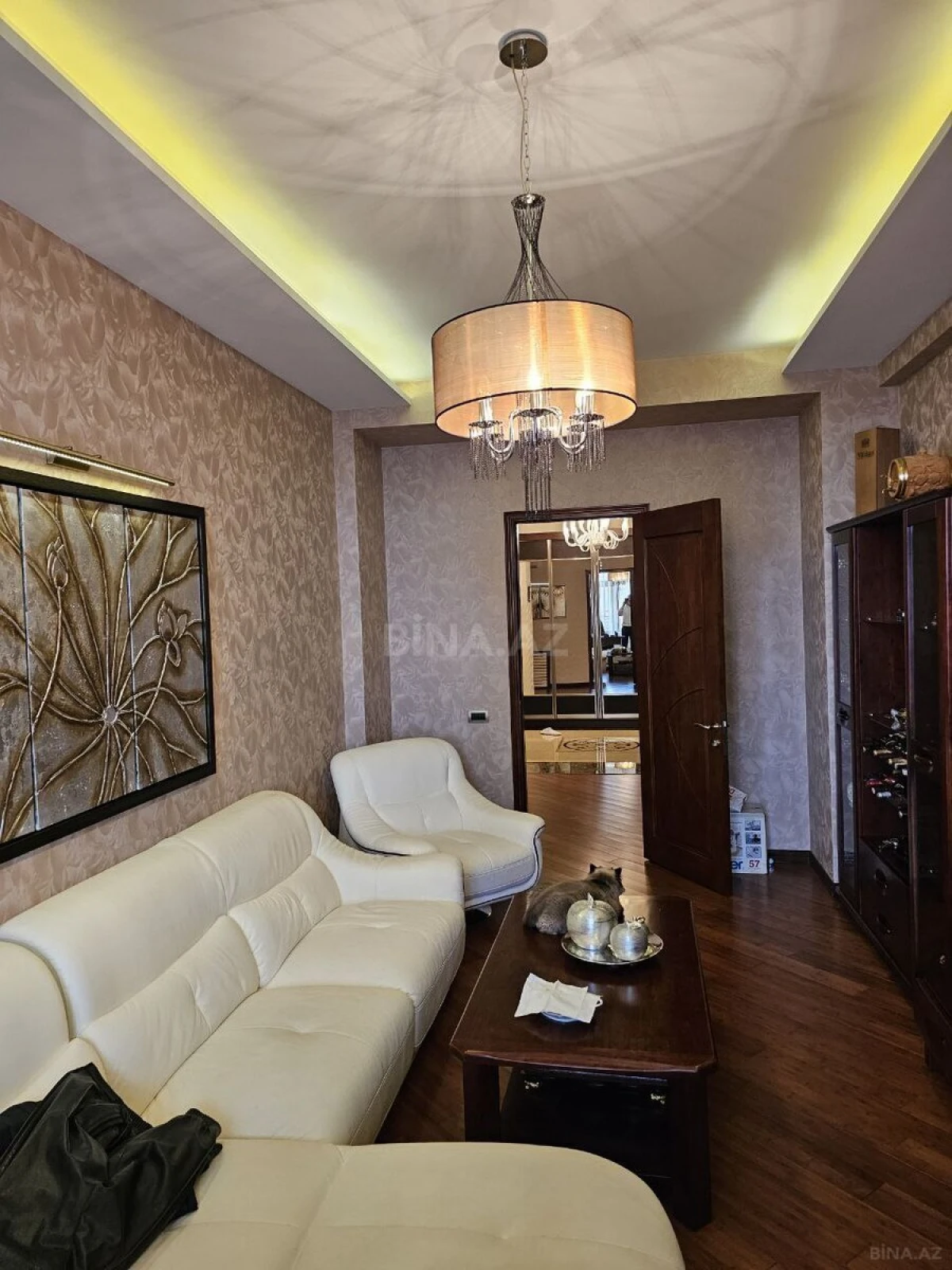 Satılır 7 otaqlı mənzil 373 m²