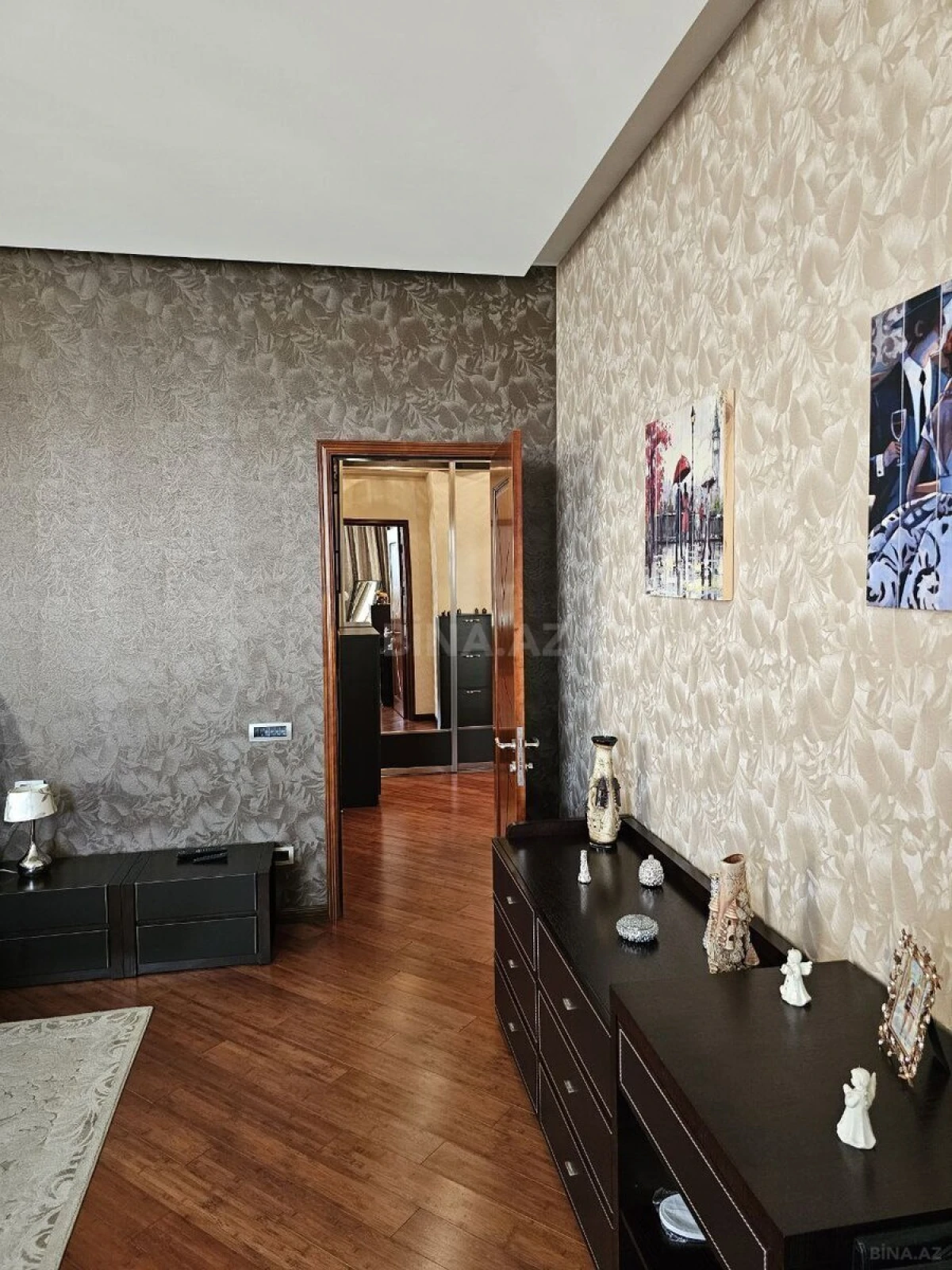 Satılır 7 otaqlı mənzil 373 m²
