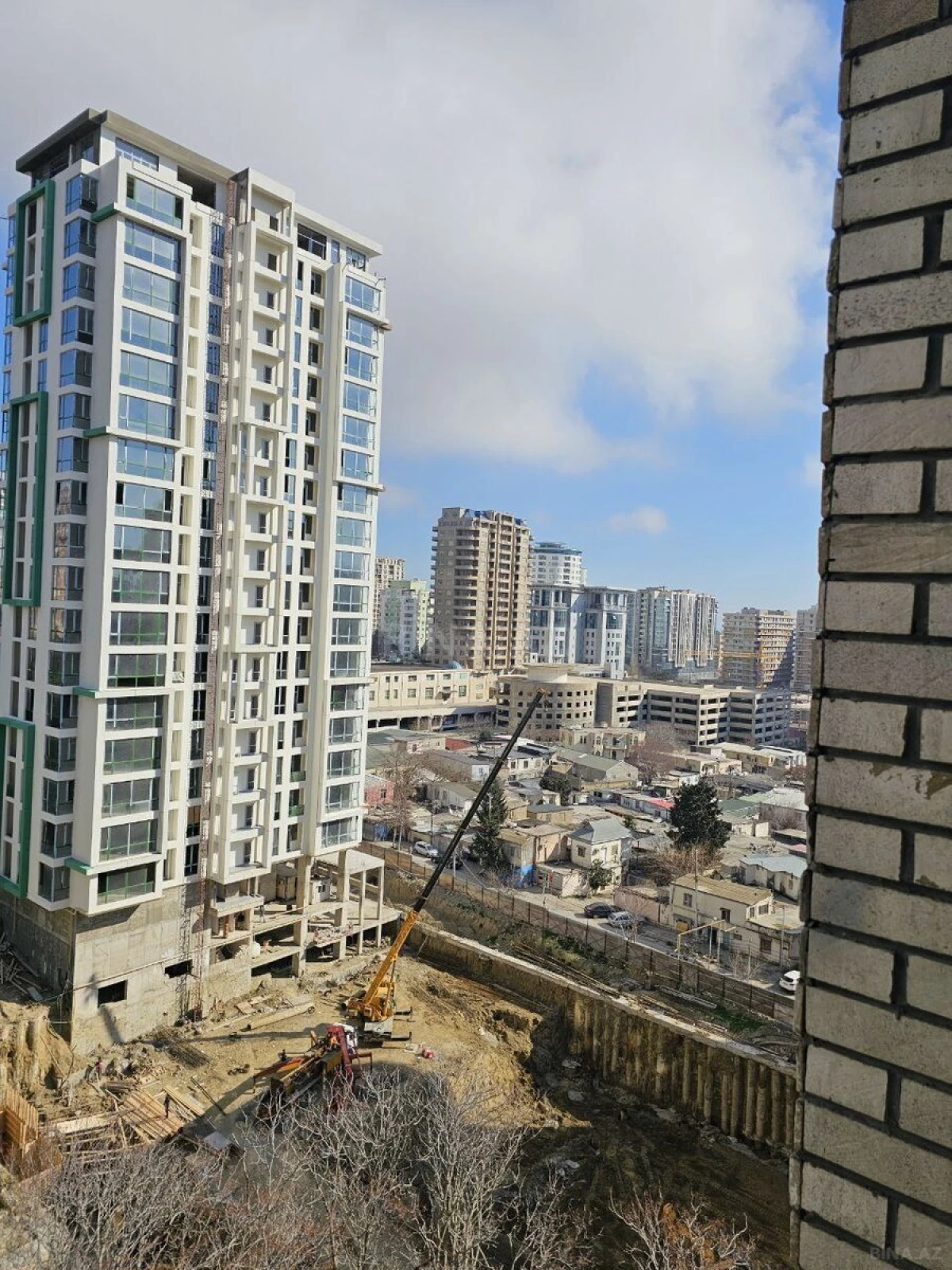 Satılır 7 otaqlı mənzil 373 m²