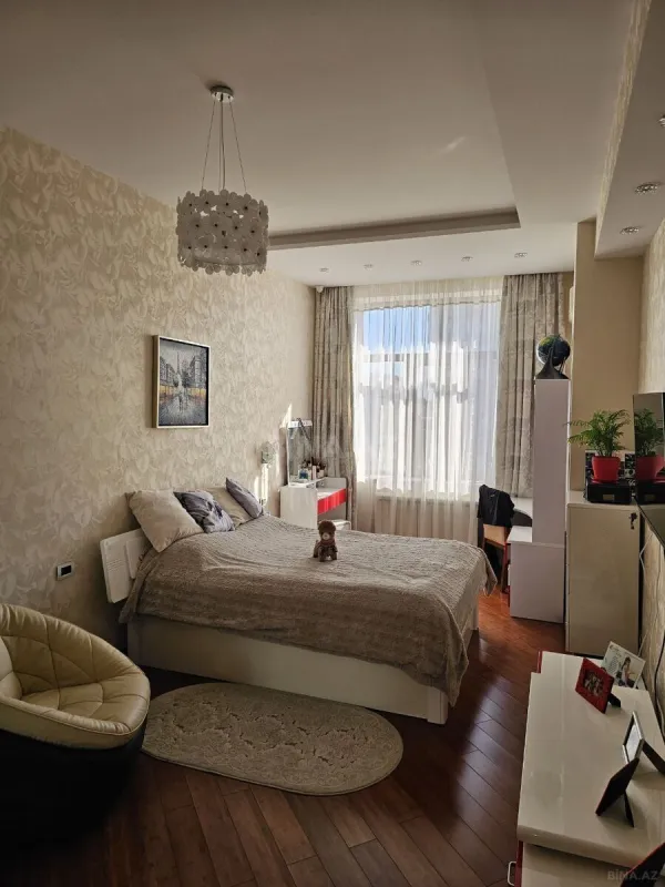 Satılır 7 otaqlı mənzil 373 m²