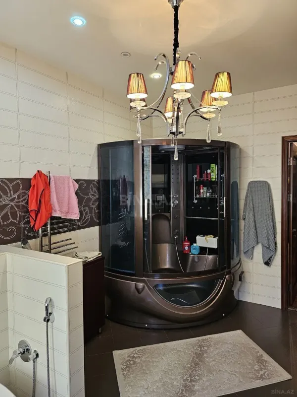 Satılır 7 otaqlı mənzil 373 m²