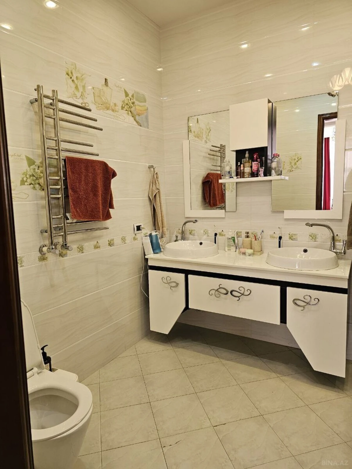 Satılır 7 otaqlı mənzil 373 m²