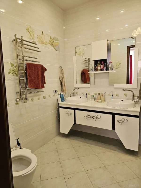 Satılır 7 otaqlı mənzil 373 m²