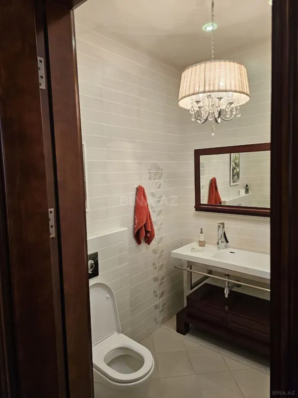 Satılır 7 otaqlı mənzil 373 m²
