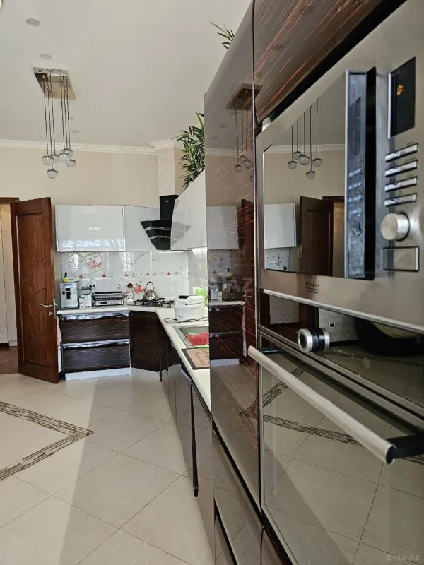 Satılır 7 otaqlı mənzil 373 m²