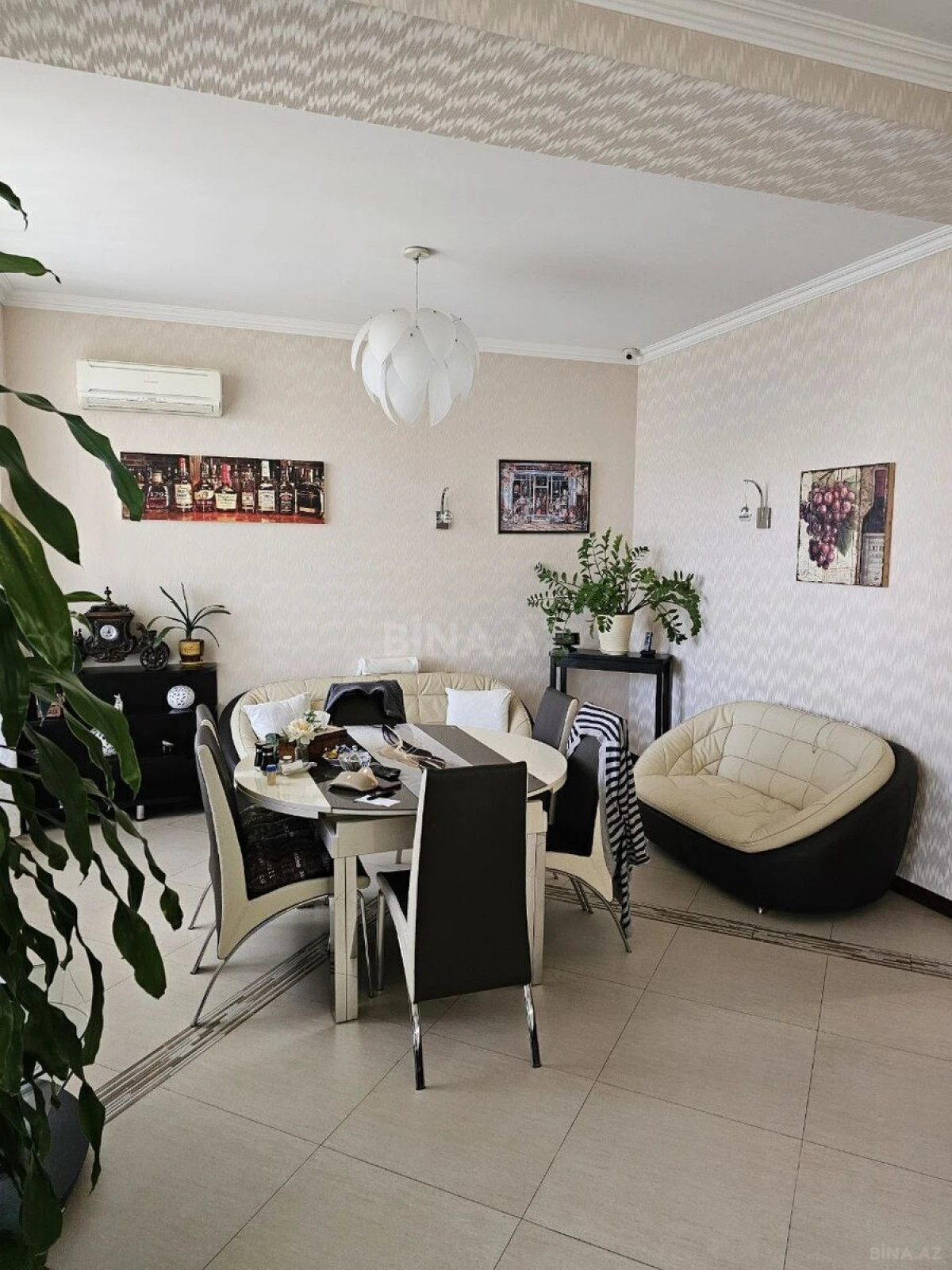 Satılır 7 otaqlı mənzil 373 m²