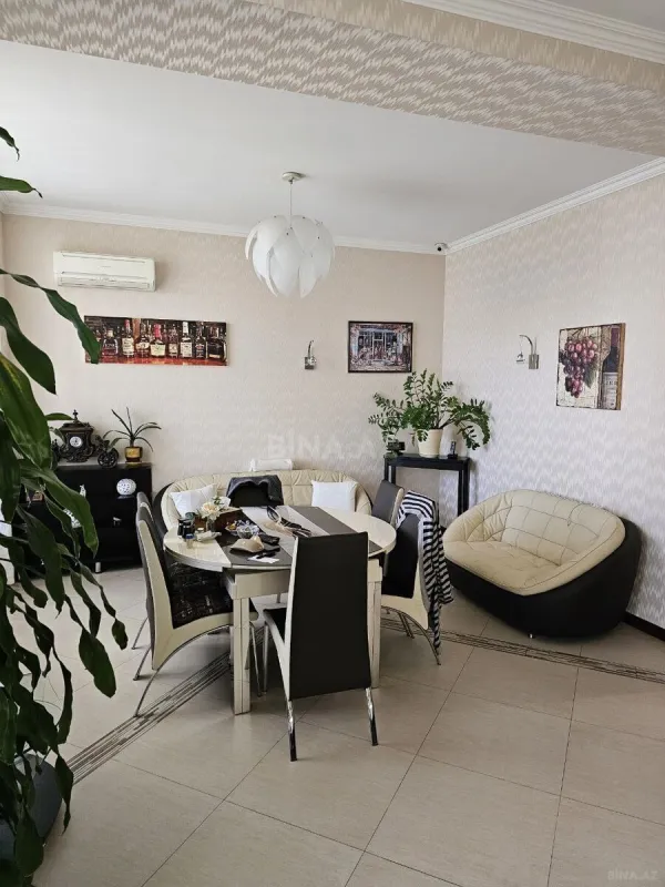 Satılır 7 otaqlı mənzil 373 m²