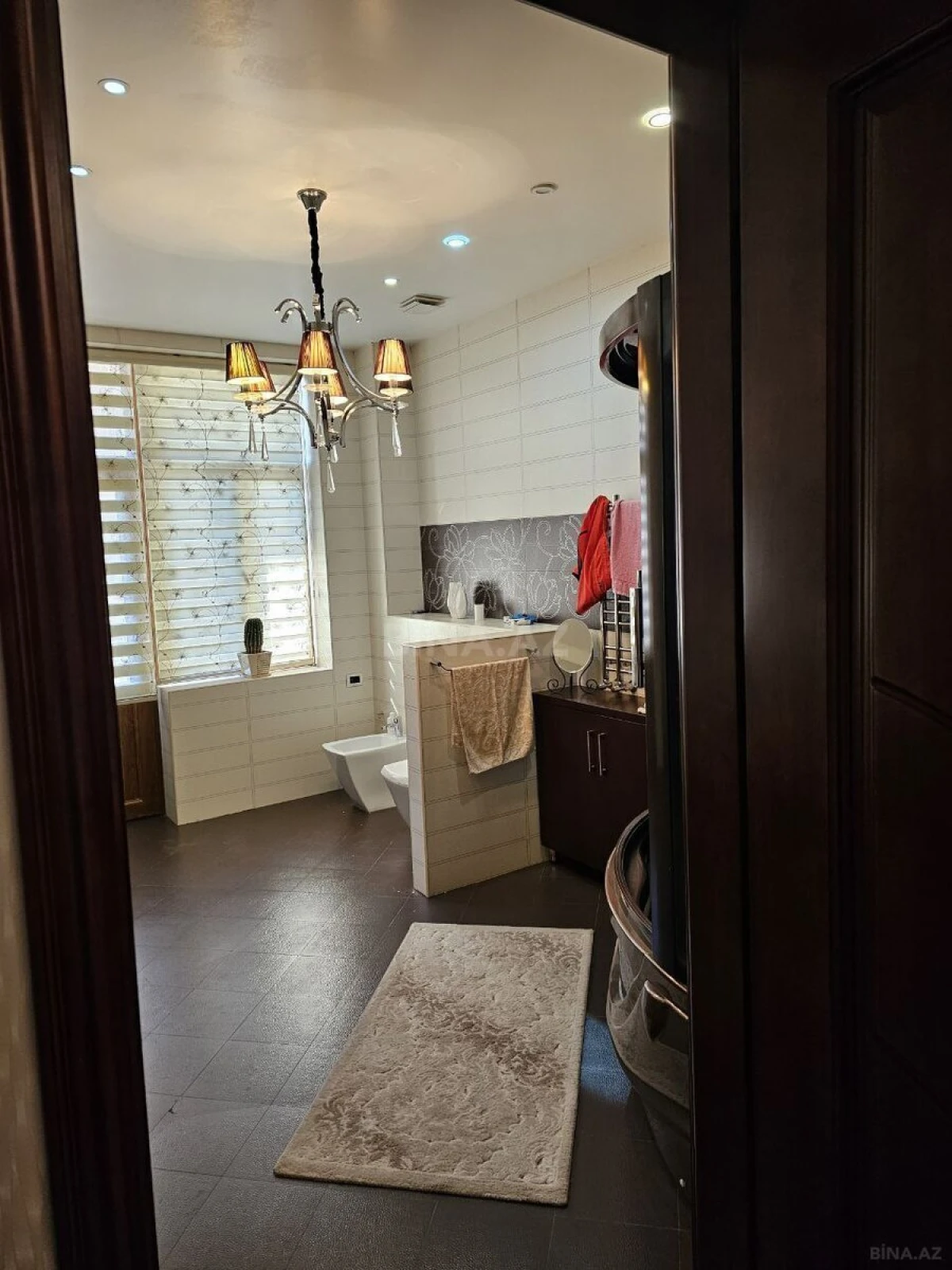 Satılır 7 otaqlı mənzil 373 m²