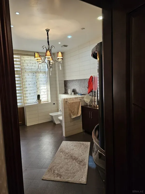 Satılır 7 otaqlı mənzil 373 m²