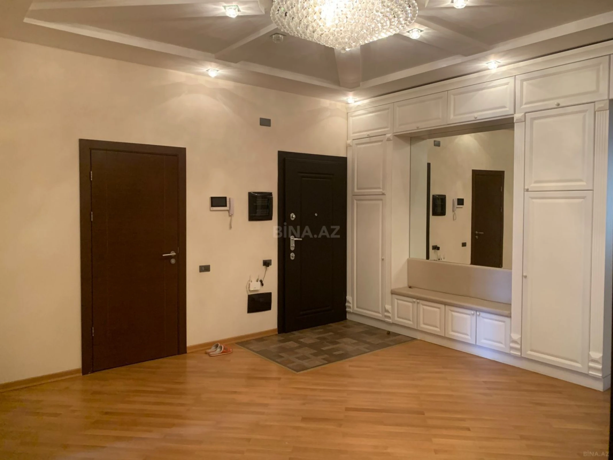Kirayə verilir 3 otaqlı mənzil 160 m²