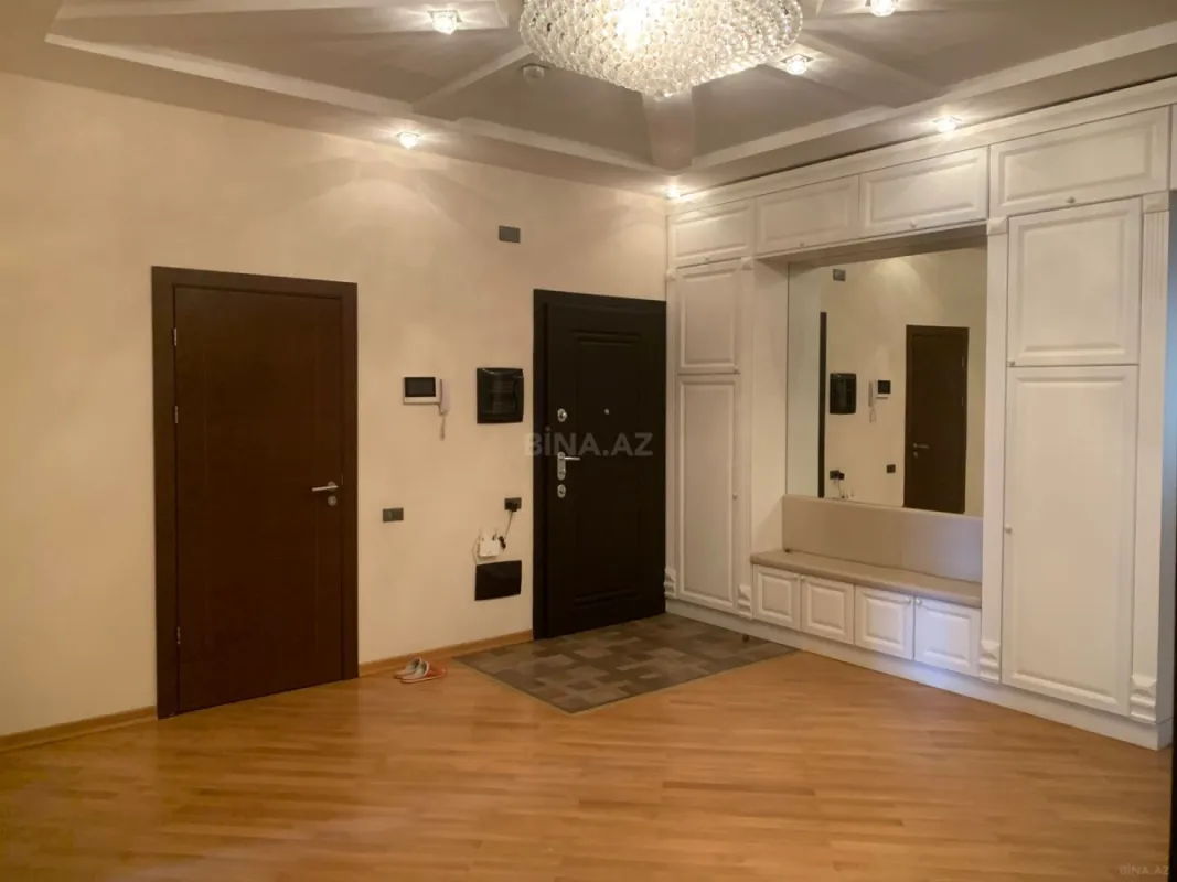 Kirayə verilir 3 otaqlı mənzil 160 m²