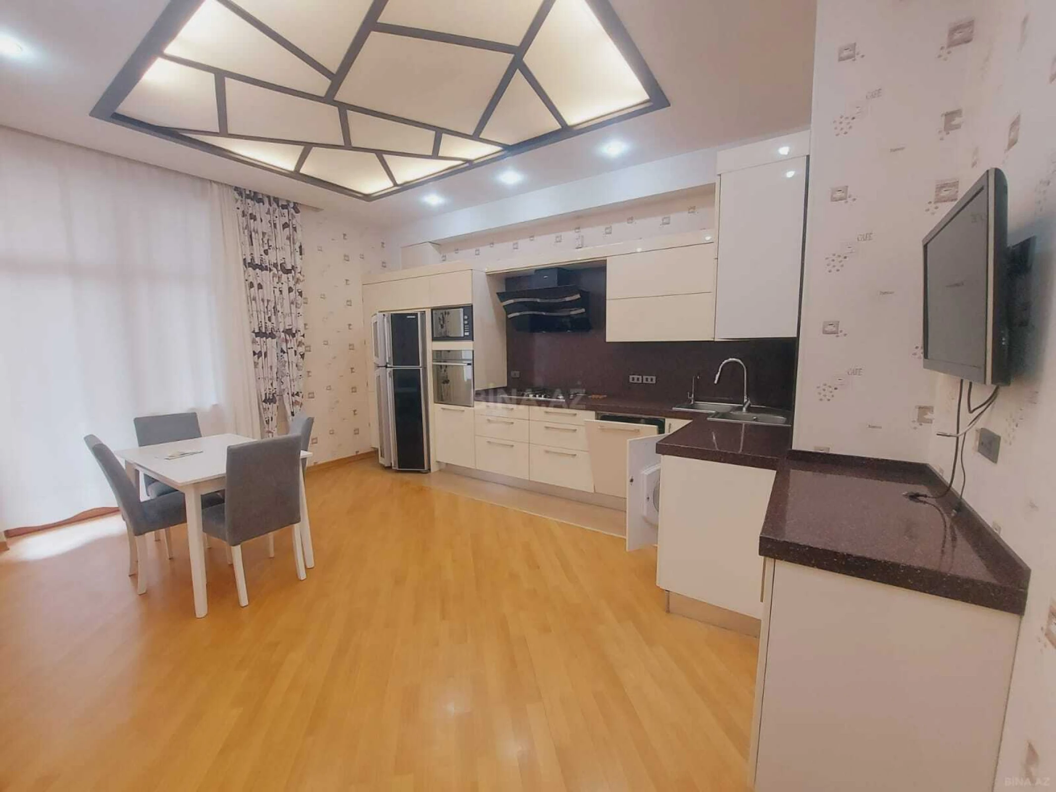 Kirayə verilir 3 otaqlı mənzil 160 m²