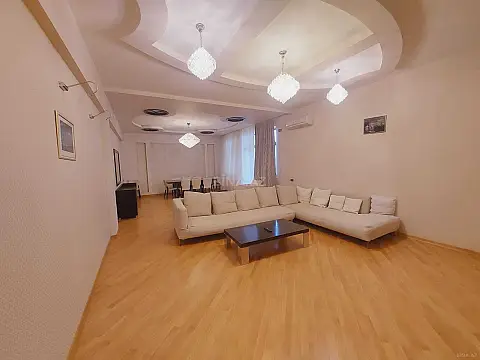 Kirayə verilir 3 otaqlı mənzil 160 m²