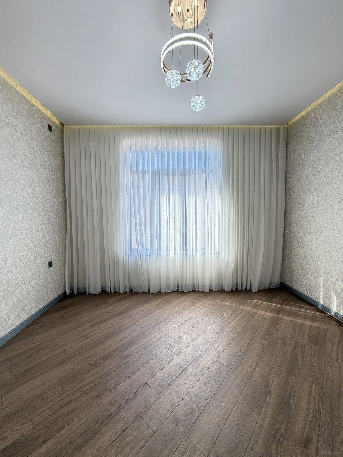 Satılır 5 otaqlı həyət evi 200 m²