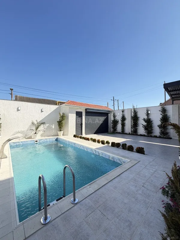 Satılır 5 otaqlı həyət evi 200 m²
