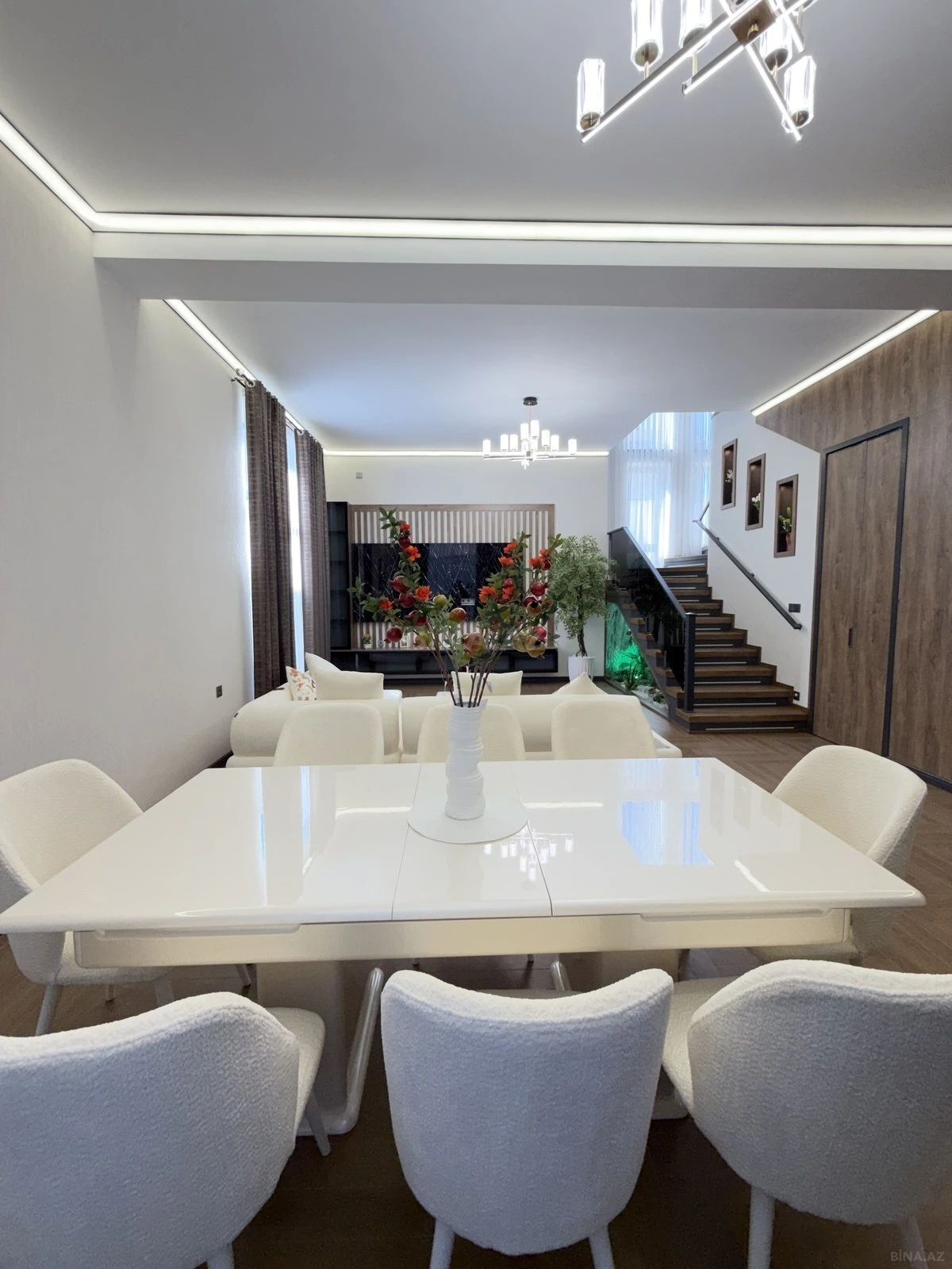 Satılır 5 otaqlı həyət evi 200 m²