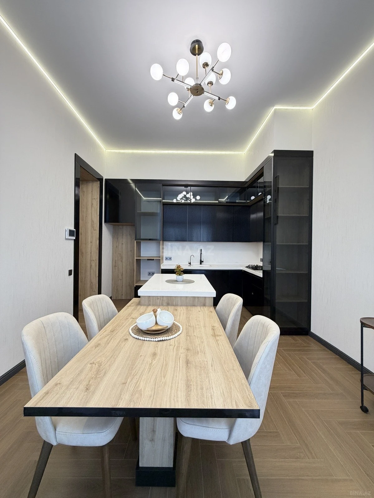 Satılır 5 otaqlı həyət evi 200 m²