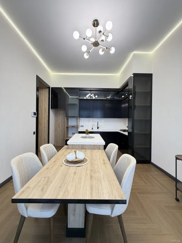 Satılır 5 otaqlı həyət evi 200 m²