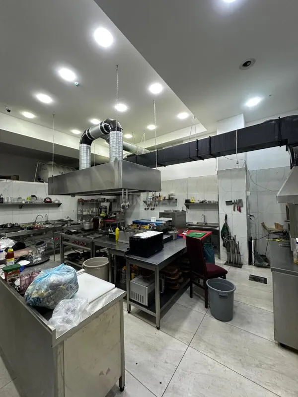 Satılır obyekt 390 m²