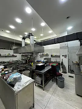 Satılır obyekt 390 m²