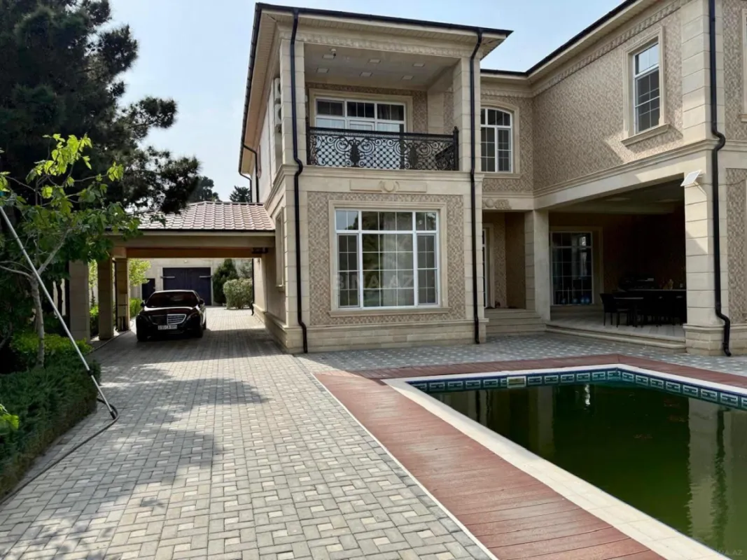 Satılır 7 otaqlı həyət evi 390.7 m²