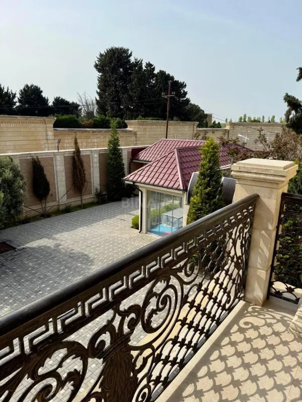 Satılır 7 otaqlı həyət evi 390.7 m²