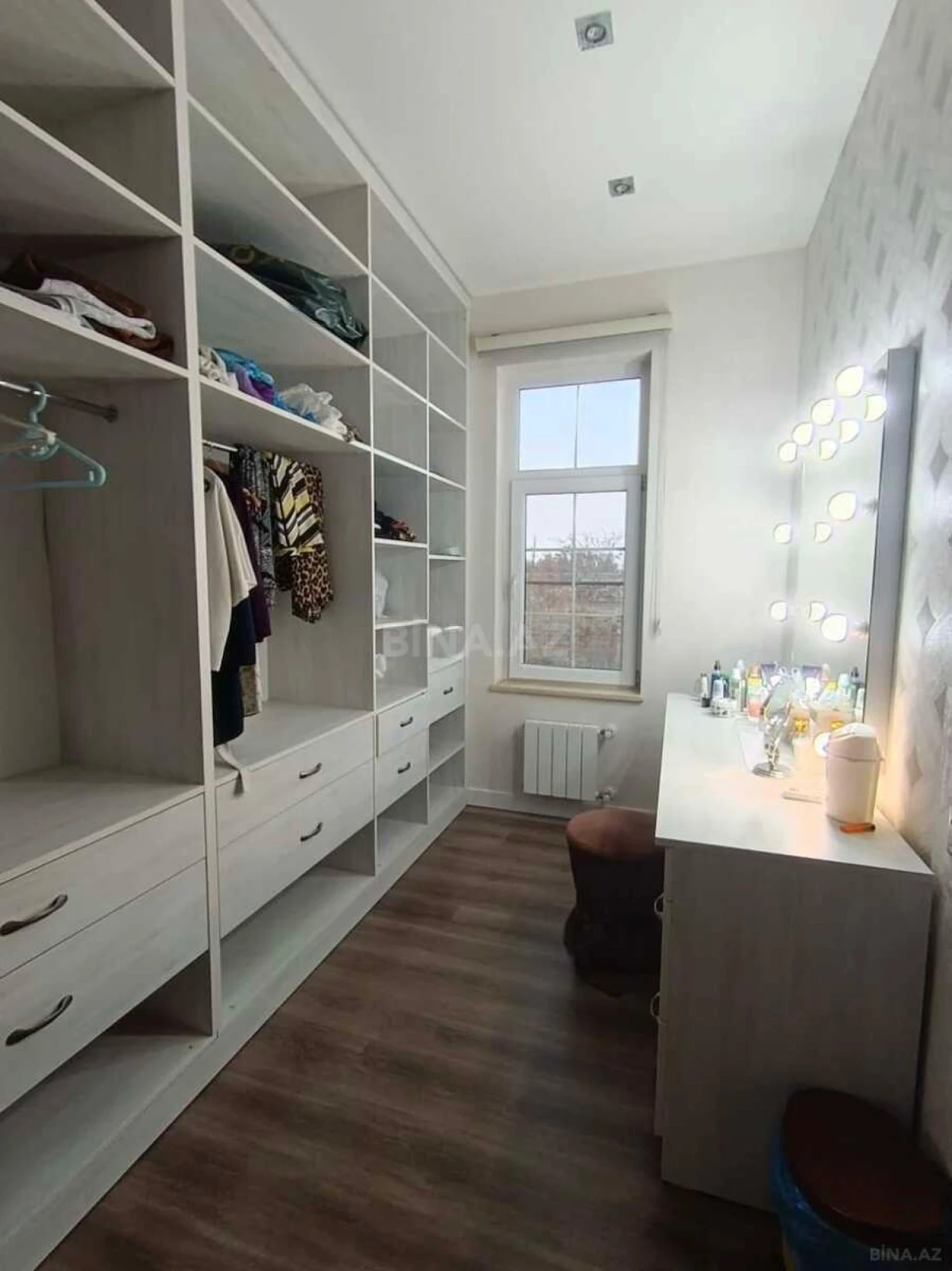 Satılır 7 otaqlı həyət evi 390.7 m²