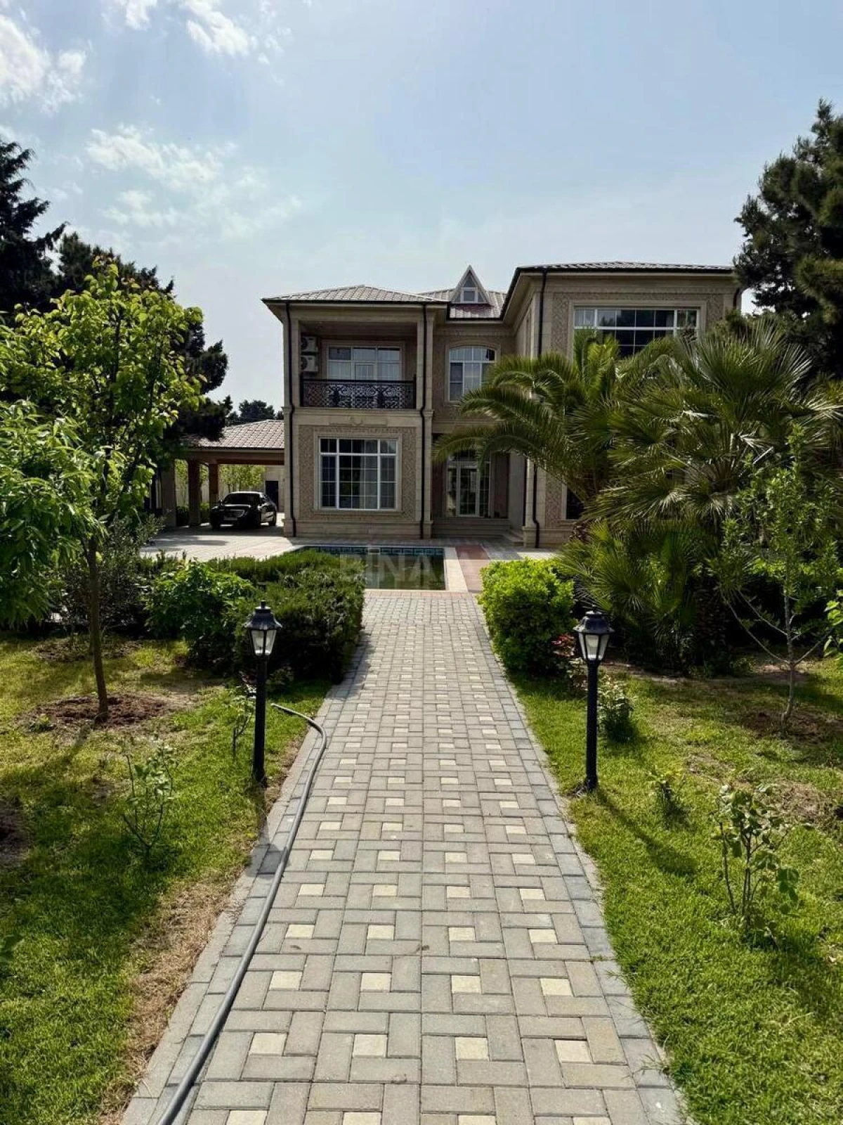 Satılır 7 otaqlı həyət evi 390.7 m²