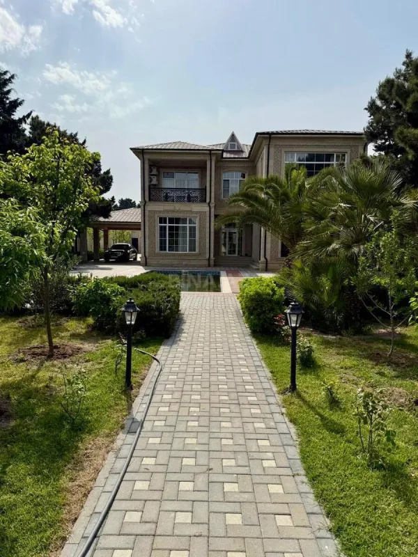 Satılır 7 otaqlı həyət evi 390.7 m²