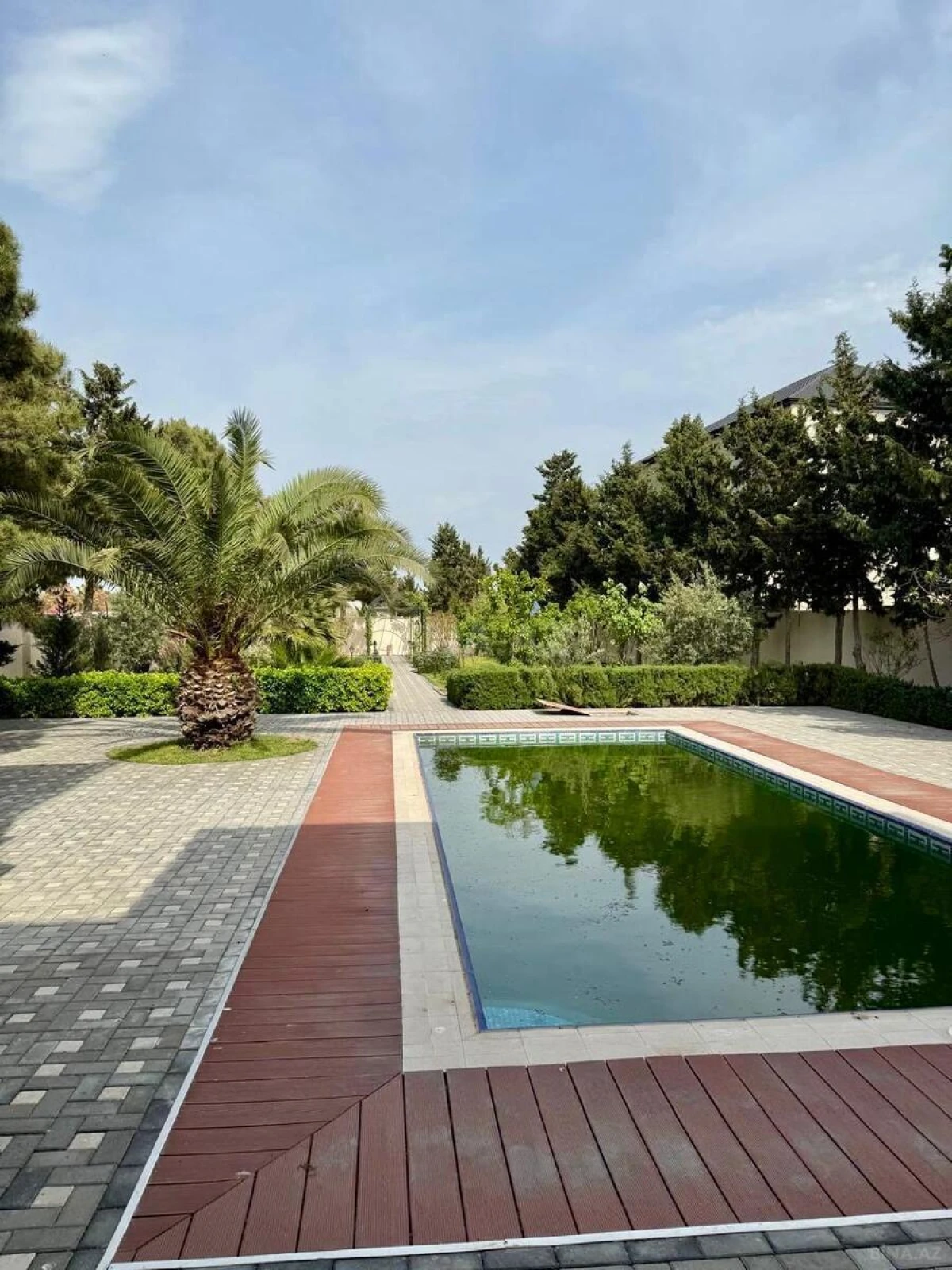 Satılır 7 otaqlı həyət evi 390.7 m²