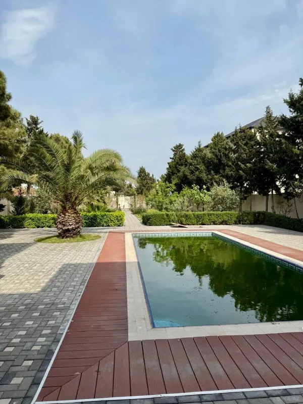 Satılır 7 otaqlı həyət evi 390.7 m²