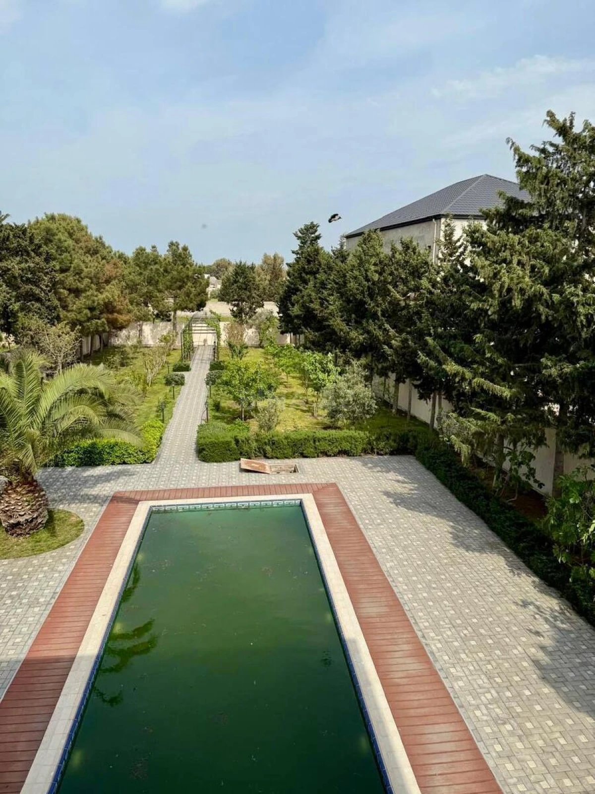 Satılır 7 otaqlı həyət evi 390.7 m²